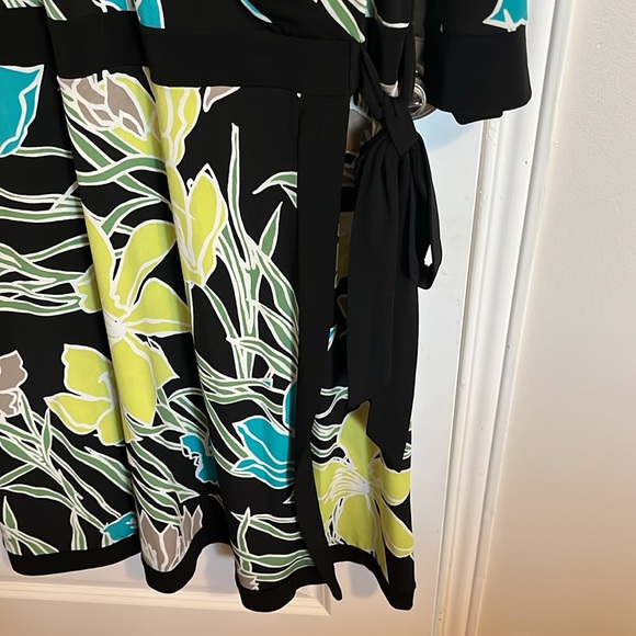 Silent live auction - Plus size dress - Picture 3 of 3